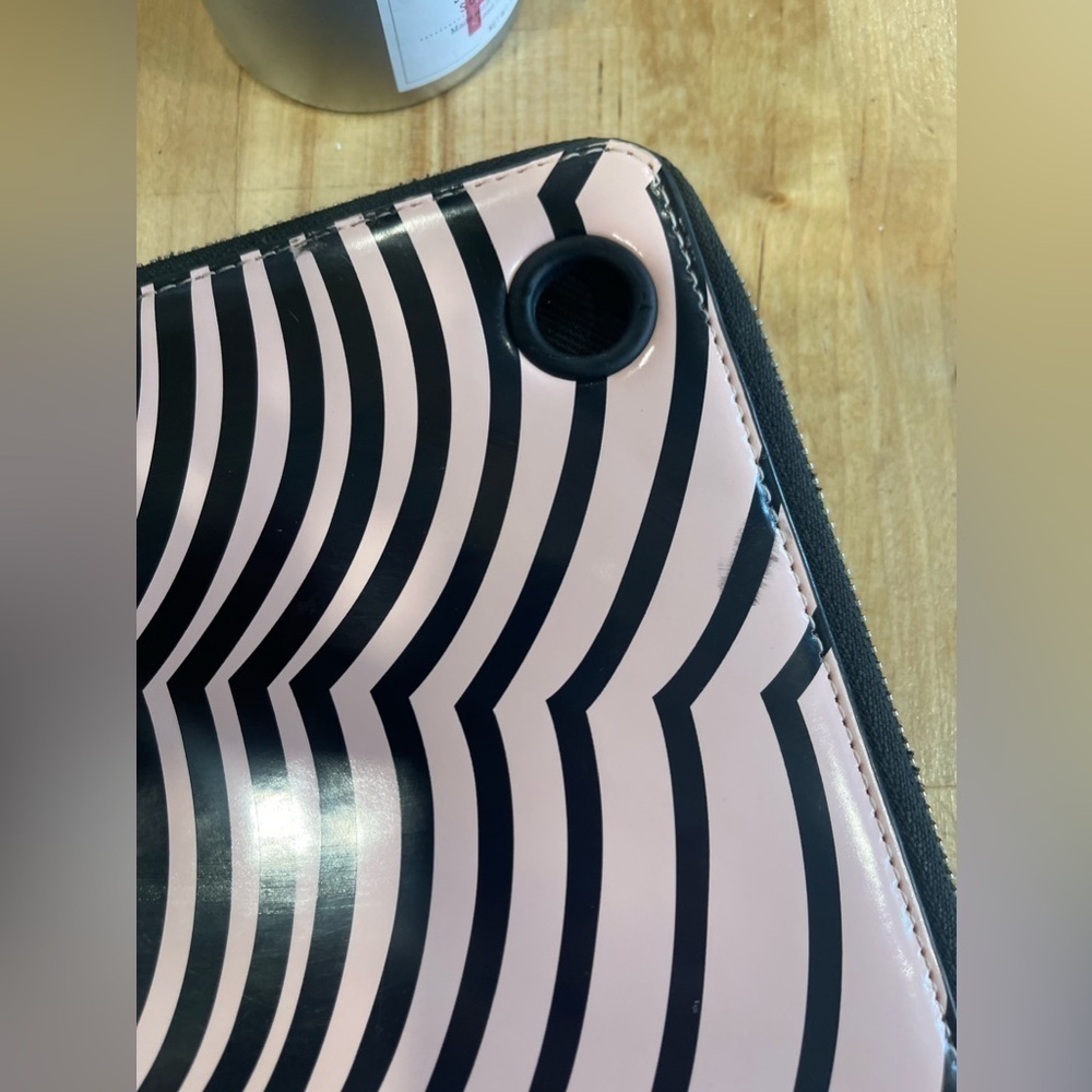 Marc by Marc Jacobs Graphic Patent Multi iPad / Tablet Case Cover Sleeve 8 x 10 - Picture 4 of 11